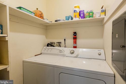 85 Valleybrook Dr, Lancaster PA  17601-4612 exterior