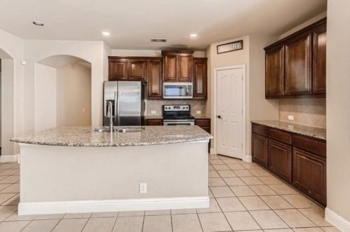 913 Willow Crest Dr, Midlothian TX  76065-7904 exterior