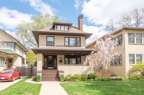 136 Taylor Ave, Oak Park, IL 60302-2524