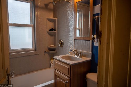 1055 Farrington St, Saint Paul MN  55117-5103 exterior