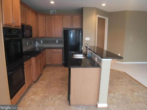 3631 Expedition Dr, Triangle VA  22172-2071 exterior