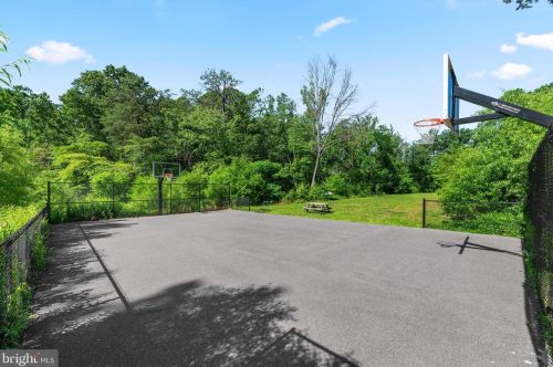 92 Berrywood Dr, Severna Park MD 21146-2001 exterior