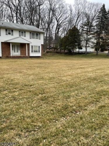 153 Bee Meadow Pkwy, Whippany, NJ
