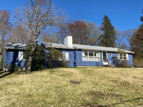 29 Lynn Dr, Upper Stepney, CT 06468-3116