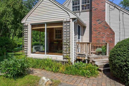 3 Crest Rd, Kingston, NH 03848-3448