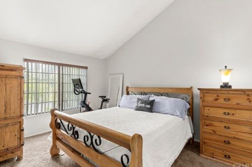 1033 Dewcrest Dr, Anaheim CA  92808-2402 exterior