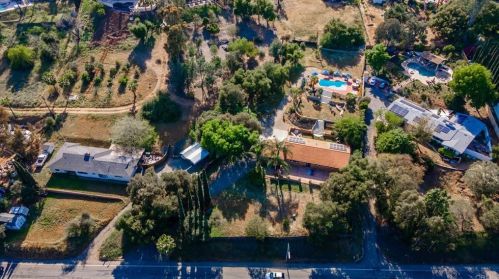 464 Bear Valley Rd, Escondido, CA 92025-6746