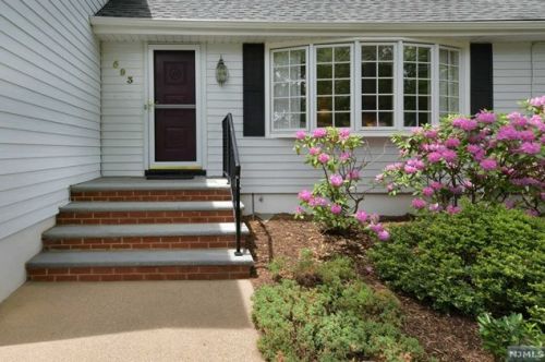 593 Eastbrook Rd, Ridgewood, NJ 07450-2114