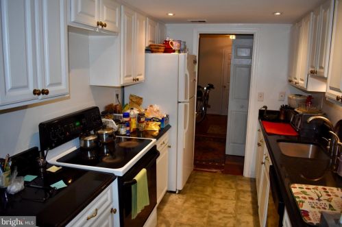 2398 Generation Dr, Herndon VA  20191-3032 exterior