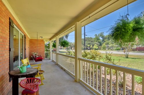 1905 Milam St, Columbus, TX 78934-2941