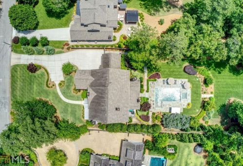 57 Interlochen Dr, Atlanta, GA 30342-3701