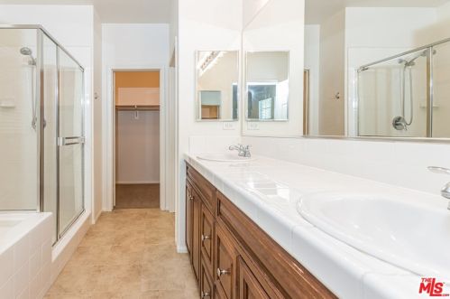 172 Full Moon, Irvine CA  92618-8806 exterior
