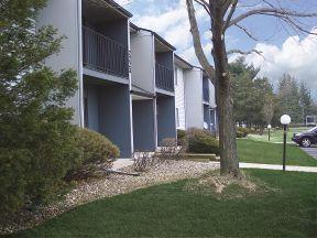 2227 Willow Knolls Dr, Peoria IL  61614-1458 exterior