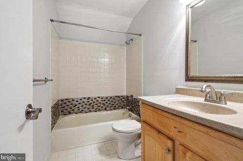 331 Sayre Dr, Princeton NJ  08540-5840 exterior
