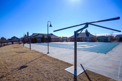 201 Newbern Way, Aurora CO 80016-6124 exterior