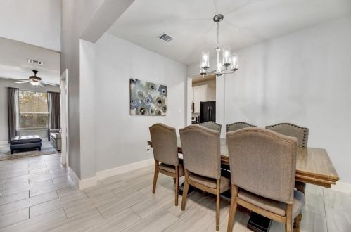 8200 Alophia Dr, Austin TX  78739-1998 exterior