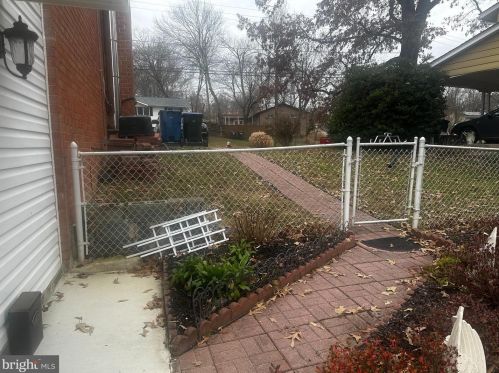 8111 Springfield Village Dr, Springfield VA  22152-3307 exterior