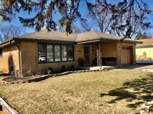 216 Mount Prospect Rd, Mount Prospect, IL 60056-3439