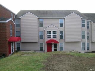 8 Heather Rdg, Huntington, CT 06484-4642