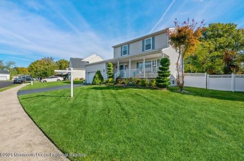 26 Kentucky Dr, Hazlet, NJ 07730-2244