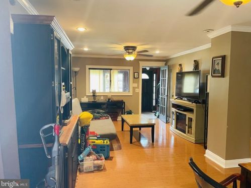 61 Sharps Ln, Trenton, NJ 08610-2316