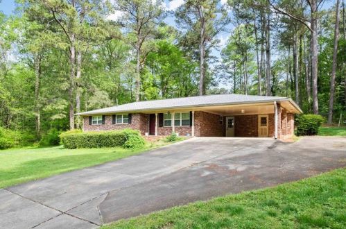 413 Creek Valley Dr, Holly Springs, GA 30188-3905