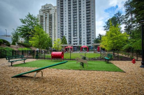 795 Hammond Dr, Atlanta GA  30328-5517 exterior