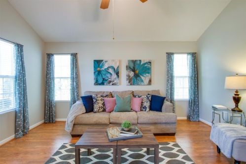 1462 Rochester Dr, Murfreesboro, TN 37130-1997