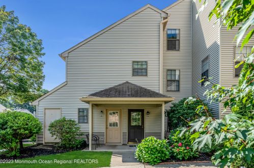 402 Daffodil Dr, Jackson Twp, NJ 08527-4169