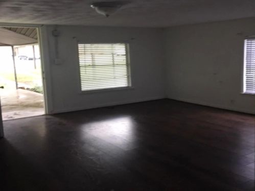 104 Locust St, Whitewright TX 75491-2336 exterior