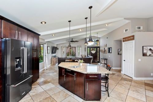 17368 Owl Tree Rd, Riverside CA  92504-9529 exterior