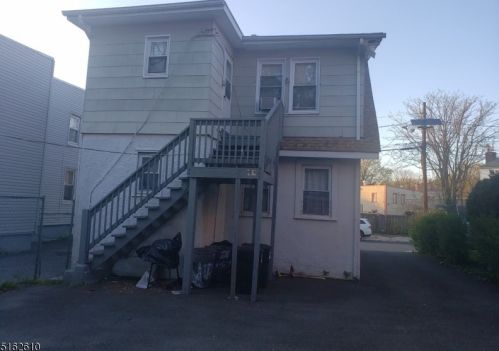 11 Rosehill Pl, Irvington, NJ 07111-3181