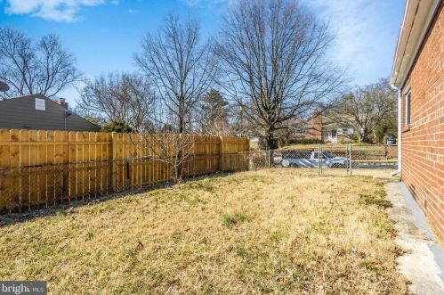 8107 Lockney Ave, Silver Spring MD 20912-7304 exterior