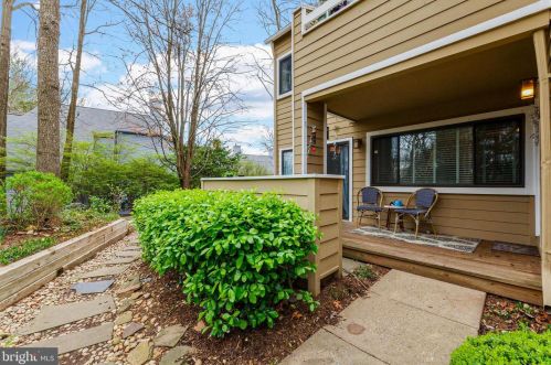 11015 Villaridge Ct, Herndon, VA 20191-4838