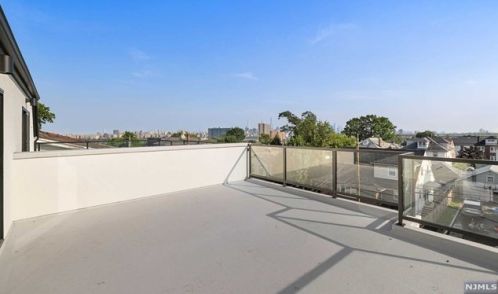 243 Park Ave, Cliffside Park, NJ 07010-1426