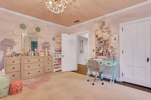 2488 Dellwood Dr, Atlanta GA  30305-4076 exterior