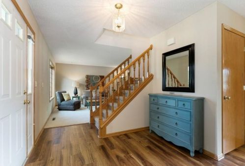 3910 Yellowstone Ln, Minneapolis, MN 55446-2818