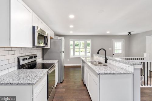 14676 Alps Dr, Woodbridge VA  22193-3322 exterior