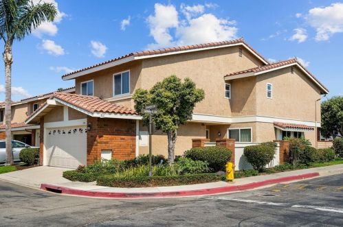 7841 Seabreeze Dr, Huntington Beach, CA 92648-5449