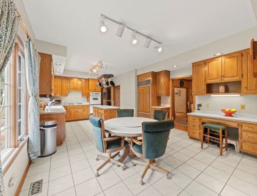 8815 Aintree Ln, Willowbrook IL  60527-8392 exterior