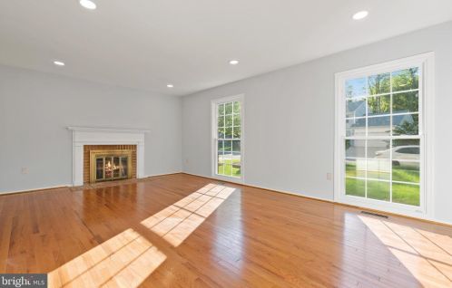 5835 Oakland Park Dr, Springfield VA  22015-2438 exterior