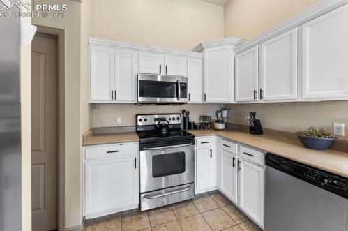 2305 Crestwood Ln, Pueblo CO  81008-2852 exterior
