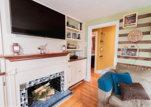 426 Pequot Ave, Warwick, RI 02889-9738