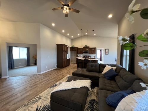 616 Verbena Dr, Pueblo, CO 81007-6221