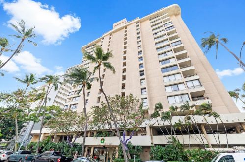 2215 Aloha Dr, Honolulu HI  96815-2839 exterior