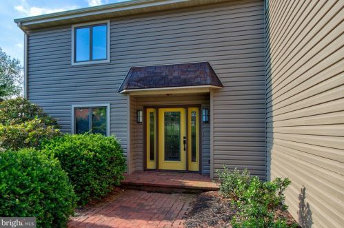 602 Longview Dr, Ephrata, PA 17522-9723