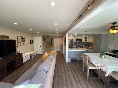4404 Dina Ct, Cypress, CA 90630-4116