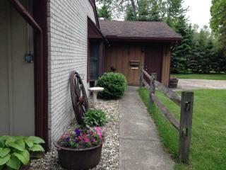3056 Edgebrook Dr, Toledo OH  43613-1039 exterior