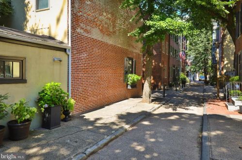 401 Iseminger St, Philadelphia PA  19147-1113 exterior