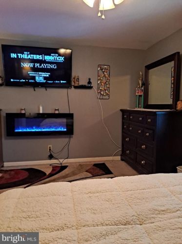 100 Chestnut Ave, Camden NJ  08107-2207 exterior